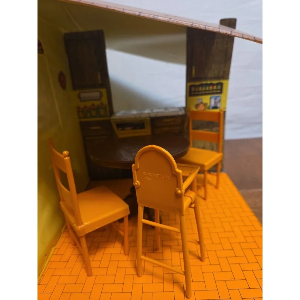 Mattel Sunshine Family Dollhouse With Living Room Kitchen Furniture 1970s Vntg